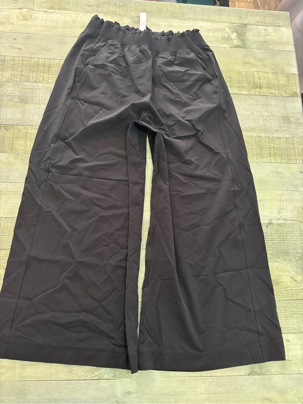 Lululemon Stretch Woven Ruffle Waist Wide-Leg Crop (set of 2) - Picture 6 of 14